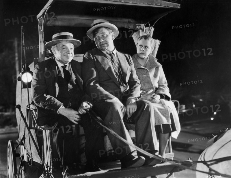 Wallace Beery (center)