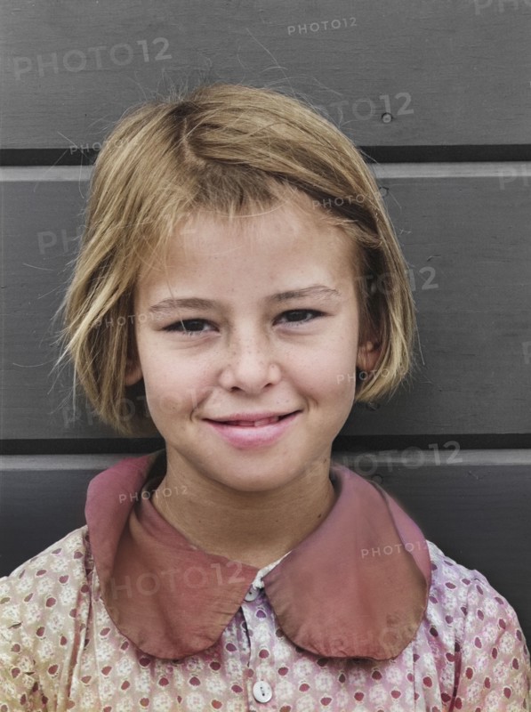 Migrant girl