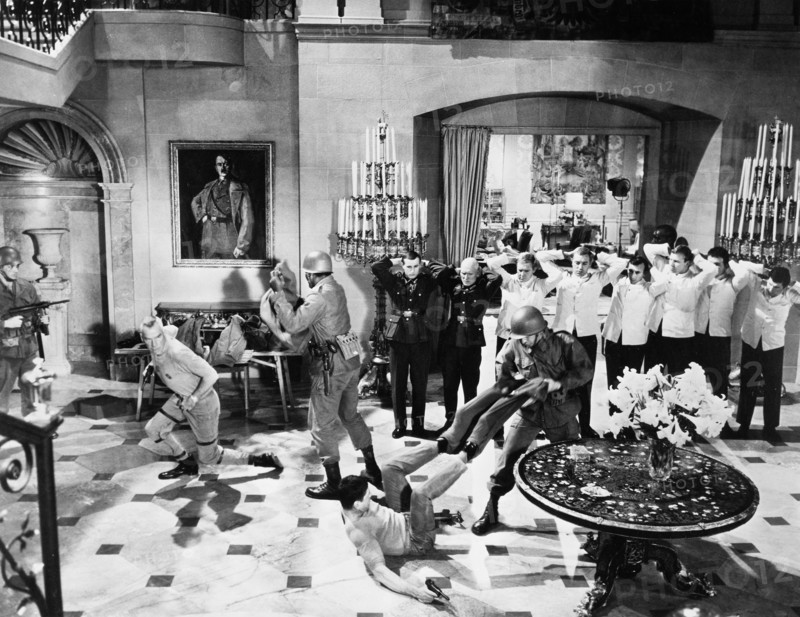 Lee Marvin (left)