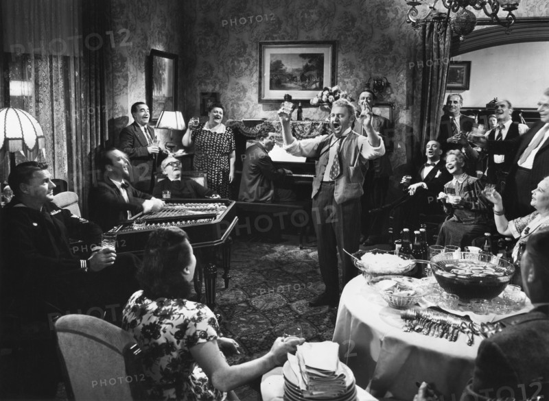 Barry Fitzgerald (center)