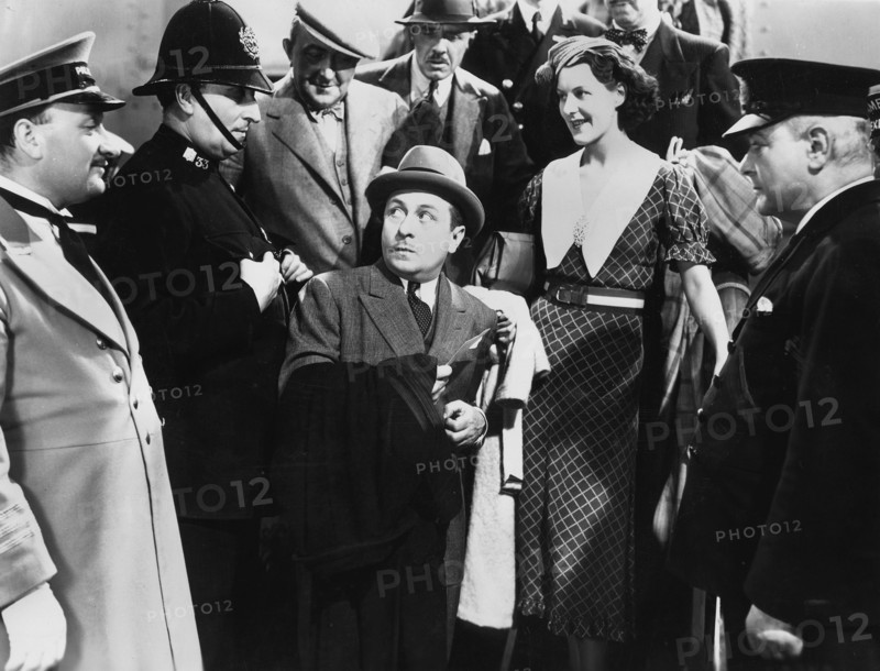 Ernest Truex (center)