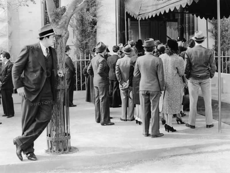 Victor McLaglen (left)