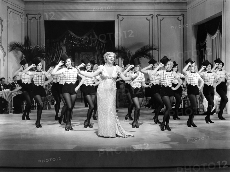 Glenda Farrell (center)