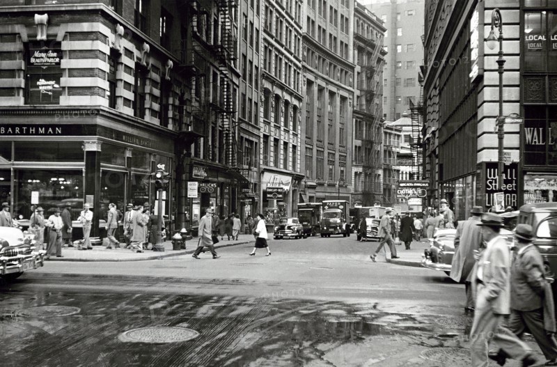 Intersection of Maiden Lane (looking south) and Broadway