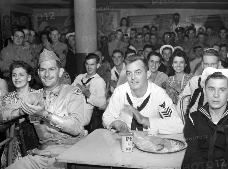 Audience at Stage Door Canteen, New York City, New York, USA, Marjory Collins, U.S. Office of War Information, August 1942