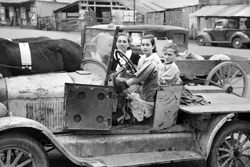 Farmer's children sitting in farm truck, Saturday afternoon, San Augustine, Texas, USA, Russell Lee, U.S. Farm Security Administration, April 1939