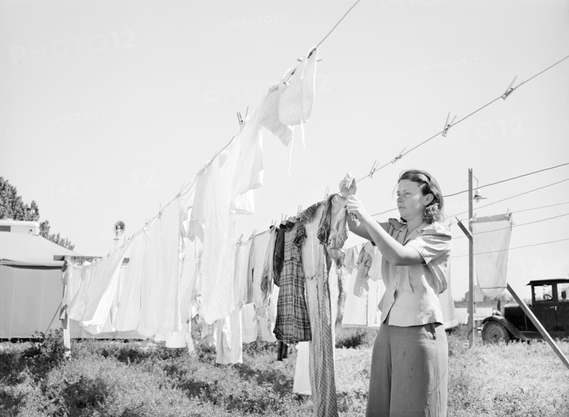 Woman hanging out wash at FSA (Farm Security Administration) migratory labor camp mobile unit, Wilder, Idaho, USA, Russell Lee, U.S. Farm Security Administration, May 1941