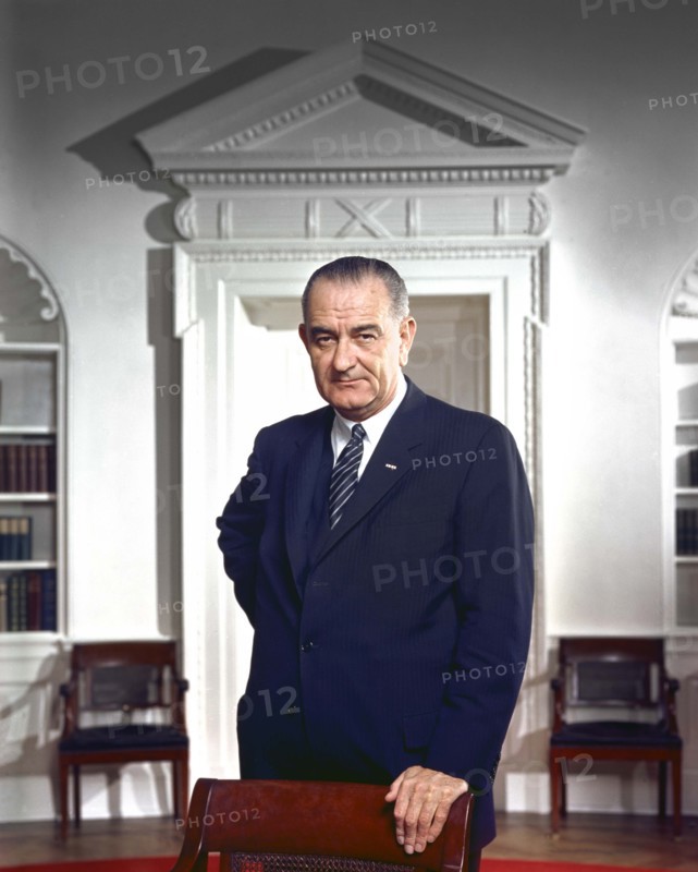 U.S. President Lyndon Johnson, half-length portrait, Oval Office, White House, Washington, D.C., USA, Arnold Newman, December 1963