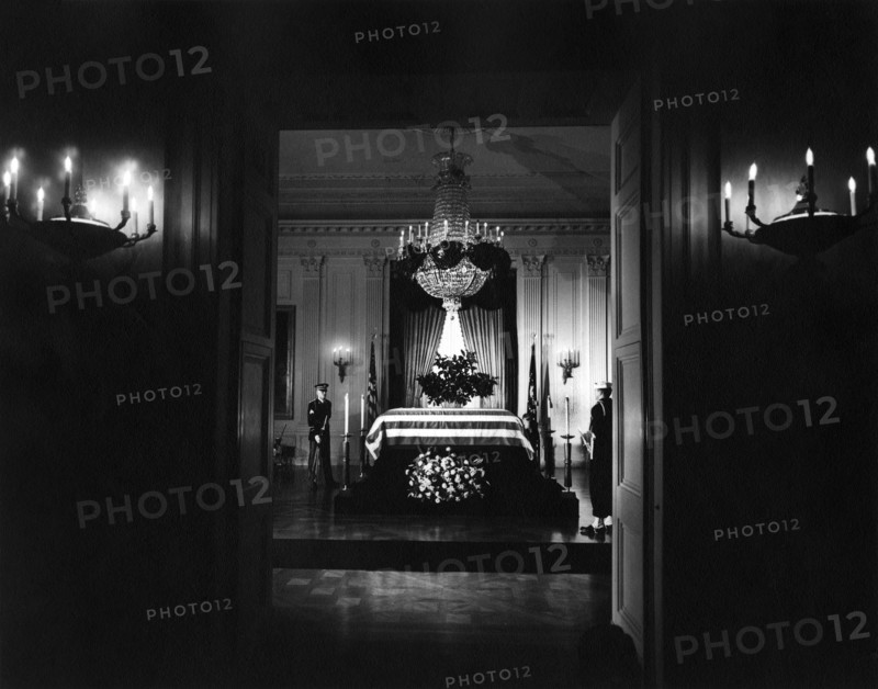 Late U.S. President John Kennedy’s flag-draped casket, members of honor guard standing watch, East Room, White House, Washington, D.C., USA, Abbie Rowe, White House Photographs, November 23, 1963