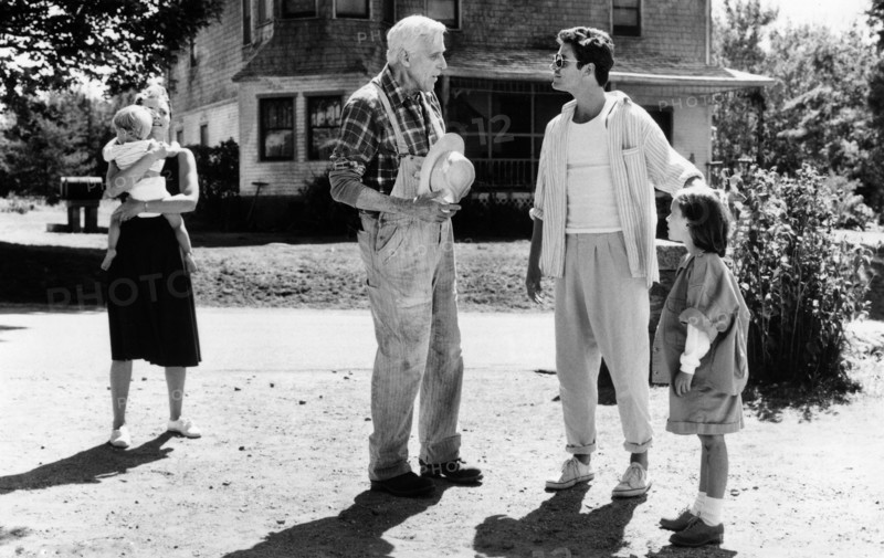 Denise Crosby, Miko Hughes, Fred Gwynne, Dale Midkiff, Blaze Berdahl, on-set of the film, "Pet Sematary", Paramount Pictures, 1989
