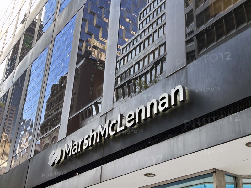 Marsh McLennan Headquarters, exterior view, Avenue of the Americas, New York City, New York, USA