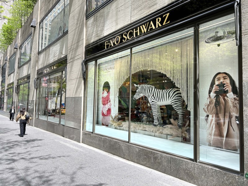 FAO Schwarz store, building exterior and sidewalk scene, Rockefeller Center, New York City, New York, USA