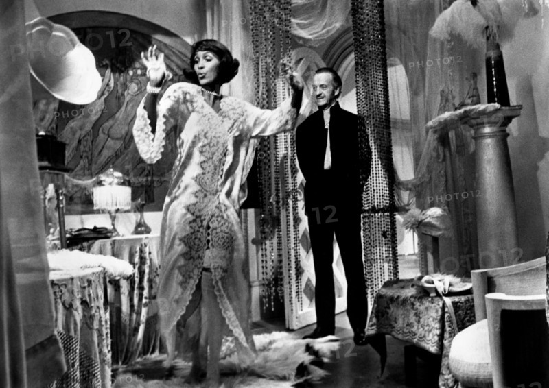 Teresa Graves, David Niven, on-set of the British film, "Vampira", USA title: "Old Dracula", Columbia-Warner Distributors, American International Pictures, 1974
