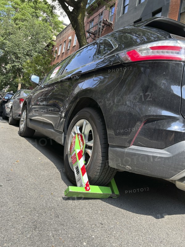 Wheel clamp device on rear car wheel