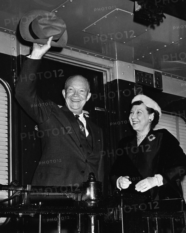 U.S. President Dwight D. Eisenhower and U.S. First Lady Mamie Eisenhower on campaign train during 1956 campaign for re-election, Washington, D.C., USA, U.S. National Park Service, November 1, 1956