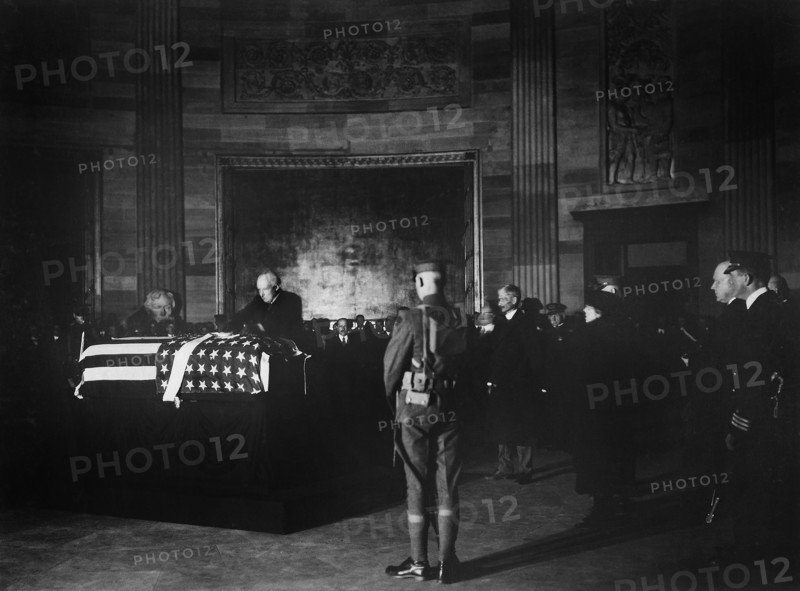 U.S. President Warren G. Harding placing wreath of flowers on casket of Unknown Soldier in rotunda of the Capitol, Washington, D.C., USA, U.S. Army Signal Corps, November 9, 1921