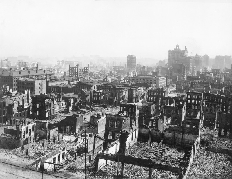 California Street looking north from Battery Street after earthquake; low building on left with chimneys, white stones and windows is United States Appraiser's Building, and a part of the United States Customs House, San Francisco, California, USA, U.S. Army Signal Corps, April 1906