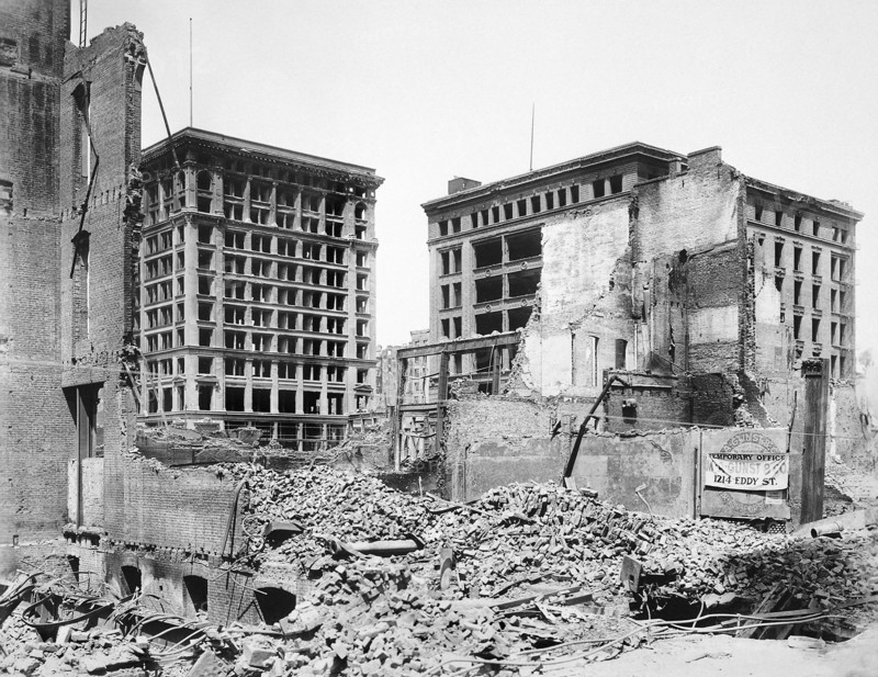 Damaged buildings after earthquake, large building standing is possibly Wells Fargo Express Building at Second and Mission Streets, San Francisco, California, USA, U.S. Army Signal Corps, April 1906
