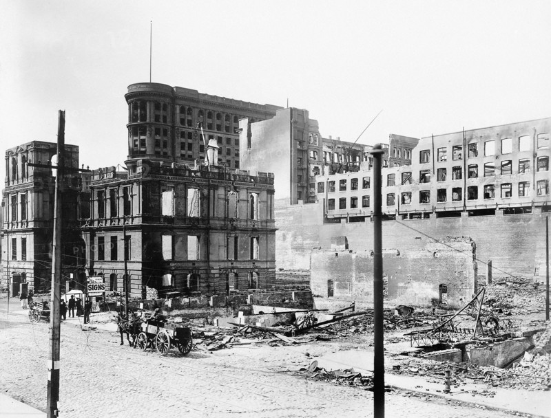 Damaged buildings east side of Fifth Street between Market Street and Mission Street after earthquake, Lincoln Grammar School (extreme left), Flood Building (center with flagstaff), Emporium Department Store (ruined on extreme right at Market Street), San Francisco, California, USA, U.S. Army Signal Corps, April 1906