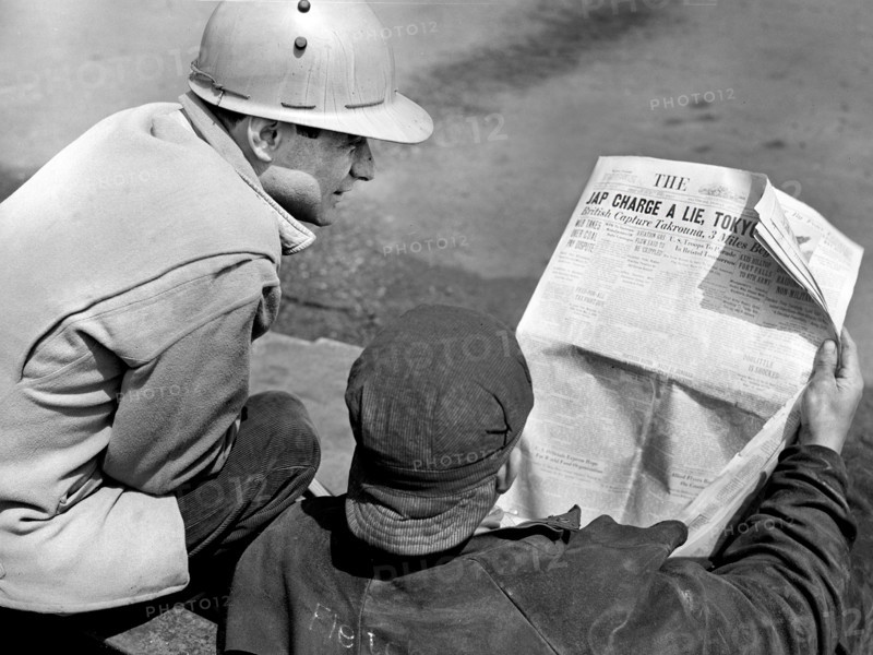 Two factory workers reading the Baltimore Sun newspaper during lunch time, Bethlehem-Fairfield shipyards, Baltimore, Maryland, USA, Arthur S. Siegel, U.S. Office of War Information, May 1943