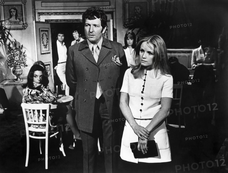 Donald Sutherland, Jo Ann, Pflug, on-set of the film, "M*A*S*H", 1970