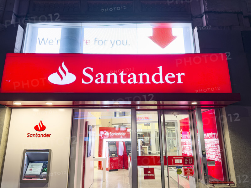 Santander retail bank office, building exterior, New York City, New York, USA