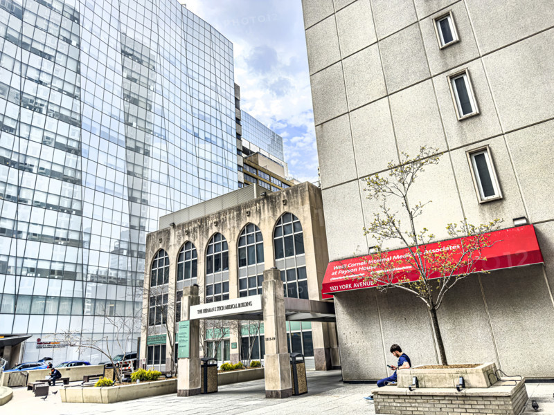The Herman J. Stich Medical Building (center), Weill Greenberg Center (left) Weill Cornell Internal Medicine (right), Weill Cornell Medicine, New York City, New York, USA