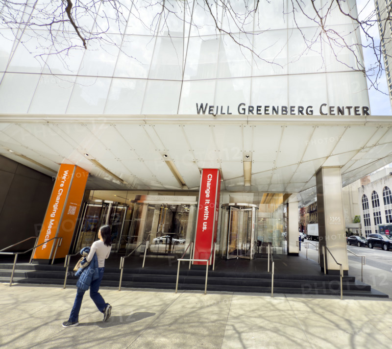 Weill Greenberg Center, Weill Cornell Medicine, Ronald O. Perelman and Claudia Cohen Center for Reproductive Medicine, building exterior and street scene, New York City, New York, USA