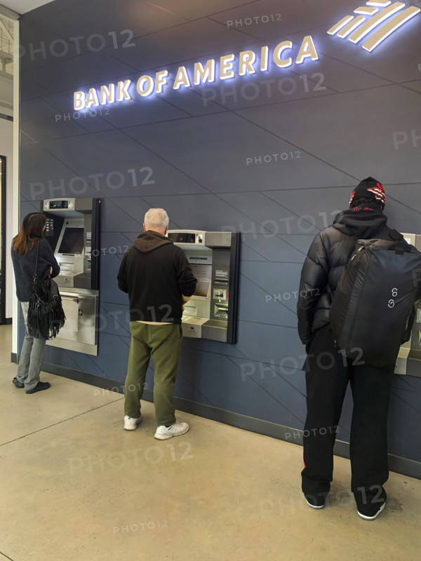 Customers using ATM machines, Bank of America, Brooklyn, New York, USA