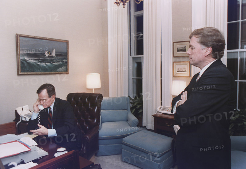 U.S. President George H.W. Bush on telephone with Egyptian President Hosni Mubarak about the commencement of Operation Desert Storm, with U.S. Vice President Dan Quayle present during call, Oval Office, White House, Washington, D.C., USA, David Valdez, White House photographer, January 16, 1991