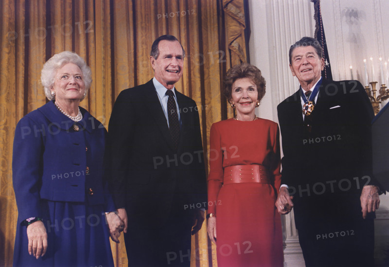 U.S. First Lady Barbara Bush, U.S. President George H.W. Bush, former U.S. First Lady Nancy Reagan and former  U.S. President Ronald Reagan stand for portrait after President Bush presented the Medal of Freedom award to former  President Reagan at ceremony in the East Room of the White House, Washington, D.C., USA, David Valdez, White House photographer, January 13, 1993