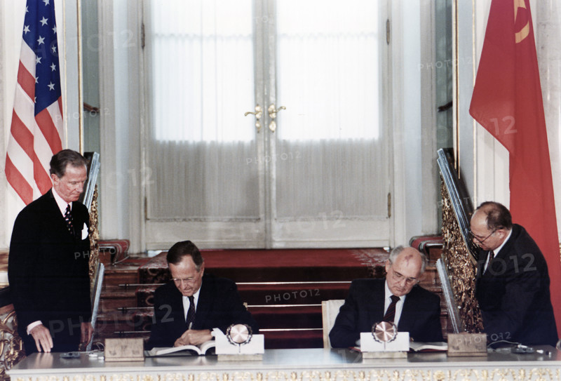 U.S. President George H.W. Bush and Soviet President Mikhail Gorbachev signing the Strategic Arms Reduction Treaty (START), Kremlin, Soviet Union, Susan Biddle, White House photographer. July 31, 1991