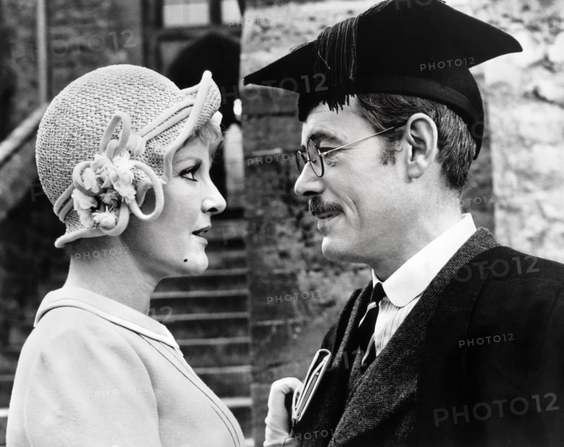 Petula Clark, Peter O'Toole, on-set of the film, "Goodbye, Mr. Chips", MGM, 1969