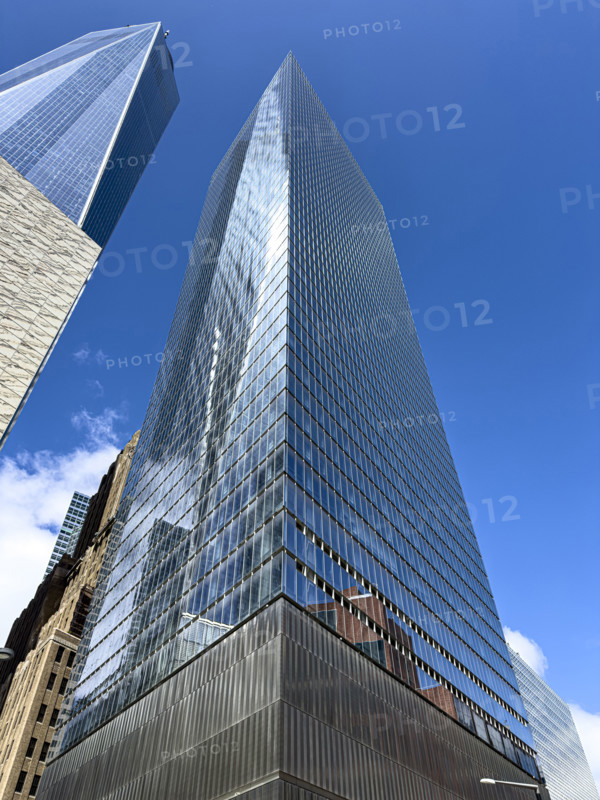 One World Trade Center (left), 7 World Trade Center (right), New York City