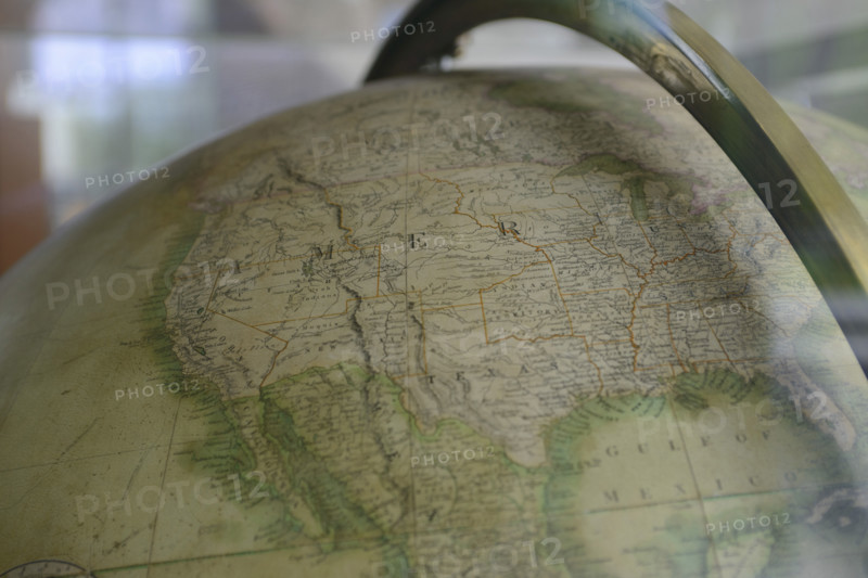 Western and Central United States on vintage globe with Mexico, Baja Mexico, and Gulf of Mexico at bottom, Pacific Ocean on right, Canada on top