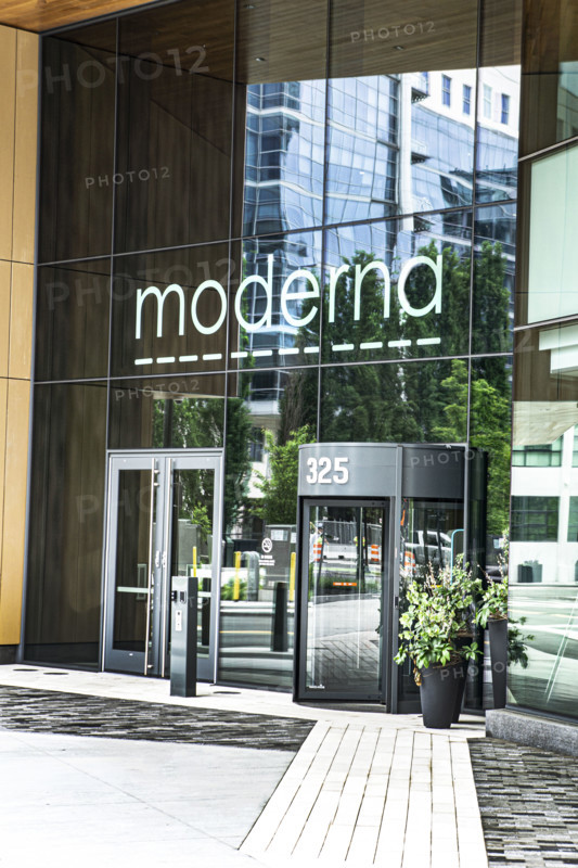 Moderna, building entrance, Cambridge