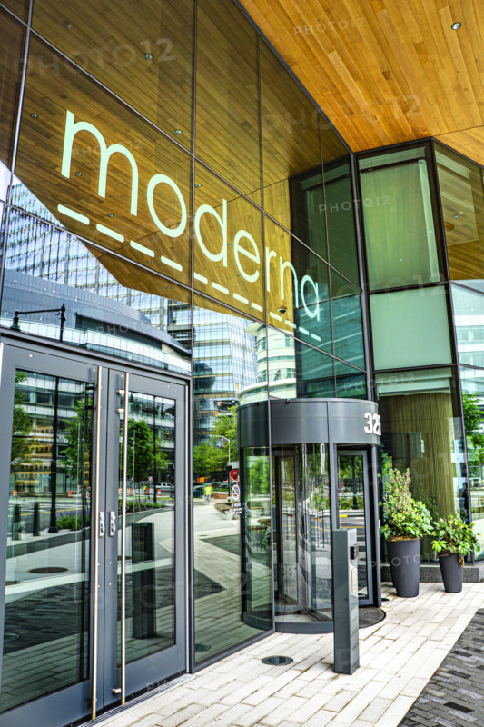 Moderna, building entrance, Cambridge