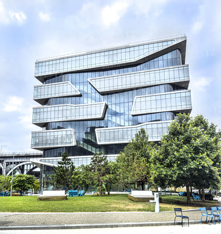 Henry R. Kravis Hall, building exterior, Columbia University Business School, Columbia University, Manhattanville Campus, 665 West 130th Street, West Harlem, Manhattan, New York City, New York, USA