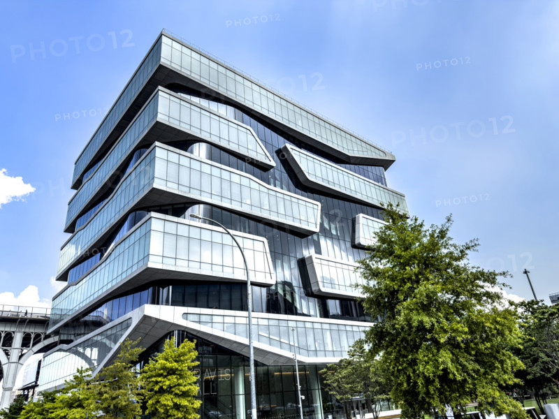 Columbia University Business School, Henry R. Kravis Hall, building exterior, Manhattanville Campus, 665 West 130th Street, West Harlem, Manhattan, New York City, New York, USA