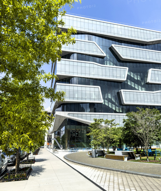 Henry R. Kravis Hall, building exterior and campus scene, Columbia University Business School, Columbia University, Manhattanville Campus, 665 West 130th Street, West Harlem, Manhattan, New York City, New York, USA