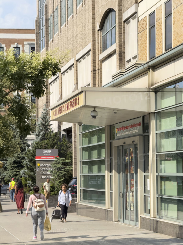 Morgan Stanley Children's Hospital, building exterior and sidewalk scene, New York-Presbyterian Hospital/Columbia University Irving Medical Center, 3959 Broadway, Washington Heights, Manhattan, New York City, New York, USA