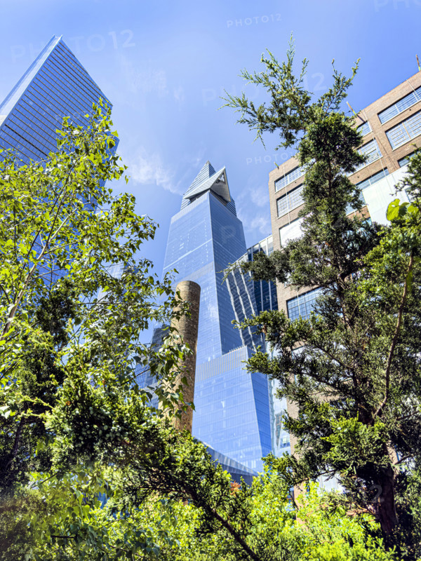 30 Hudson Yards skyscraper with view of The Edge observation deck, low angle view, Hudson Yards, Manhattan, New York City, New York, USA