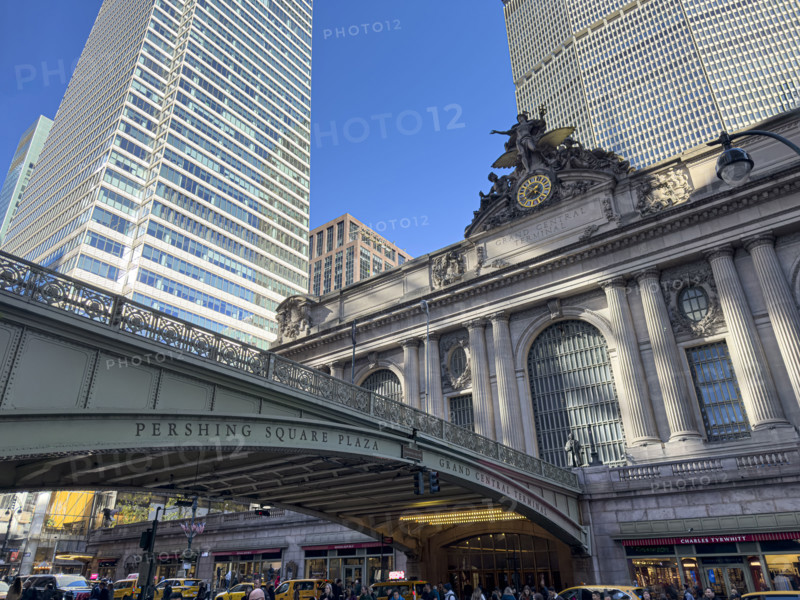 Grand Central Terminal, exterior building detail with view of Park Avenue Viaduct and street scene, Manhattan, New York City, New York, USA