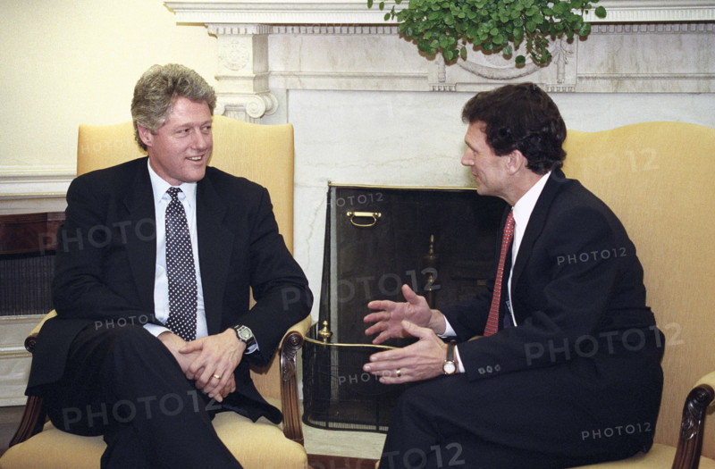 U.S. President Bill Clinton meeting with U.S. Senator from South Dakota Thomas Daschle, Oval Office, White House, Washington, D.C., USA, Ralph Alswang, White House Photographer, February 25, 1993
