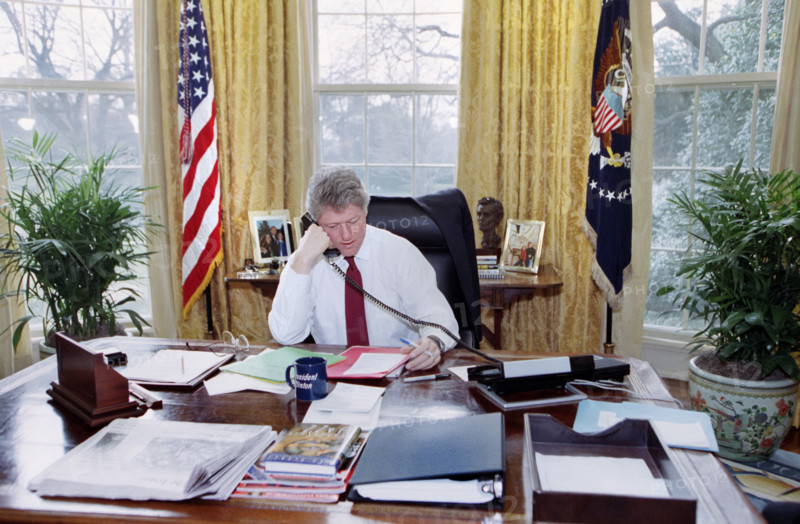 U.S. President Bill Clinton on telephone in oval office, White House, Washington, D.C., USA, Bob McNeely, White House Photographer, January 26, 1993