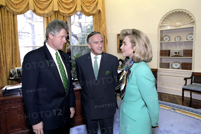 U.S. President Bill Clinton and U.S. First Lady Hillary Clinton meeting with Irish Prime Minister Albert Reynolds in the Oval Office of the White House, Washington, D.C., USA, Bob McNeely, White House Photographer, March 17, 1993