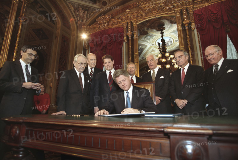 U.S. President Bill Clinton, joined by U.S. Vice President Al Gore and members of the Joint Congressional Committee on Inaugural Ceremonies, signing his first official documents as the newly sworn-in U.S. President, President's Room, U.S. Capitol, Washington, D.C., USA, Bob McNeely, White House Photographer, January 20, 1993