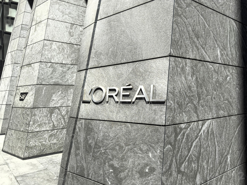 L'oreal corporate headquarters, company sign outside building headquarters, 10 Hudson Yards, Manhattan, New York City, New York, USA