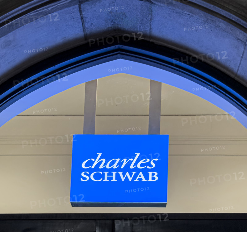 Charles Schwab & Company, Inc., retail branch, building exterior, detail, 915 Broadway, Manhattan, New York City, New York, USA