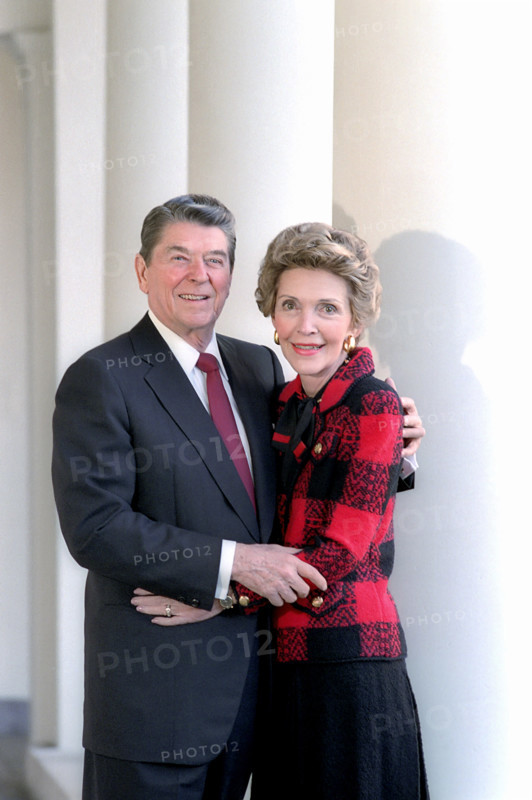 U.S. President Ronald Reagan and U.S. First Lady Nancy Reagan portrait on Their 35th wedding anniversary, White House, Washington, D.C., USA, President Ronald Reagan White House Photographic Office, March 3, 1987